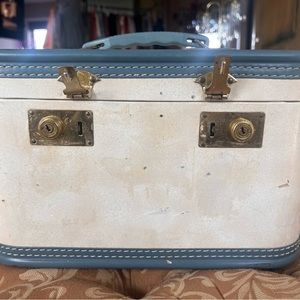 Vintage train case!! I love these they have style and character!!